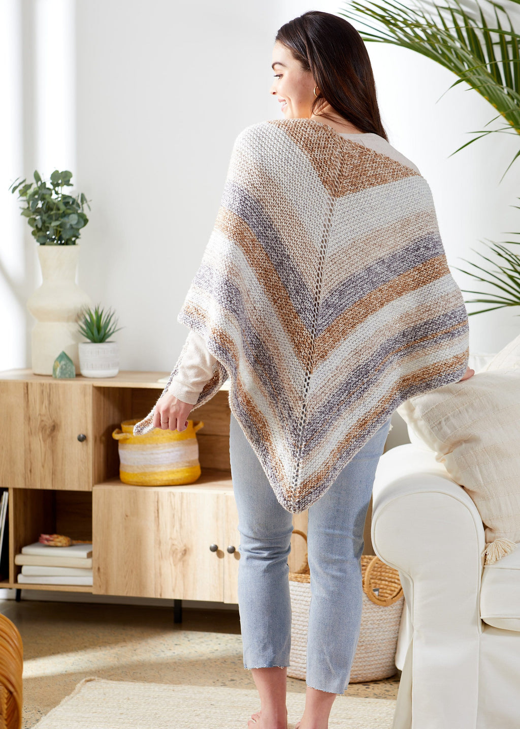 http://www.premieryarns.com/cdn/shop/products/SweetRollFrostie_SimpleTriangleShawl3_1024x.jpg?v=1603769998