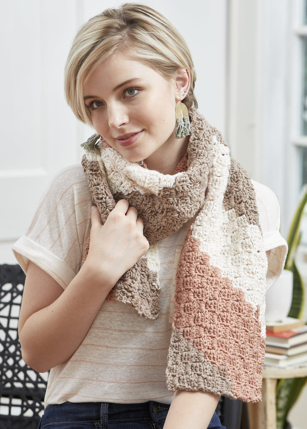 Patterned scarf outlet