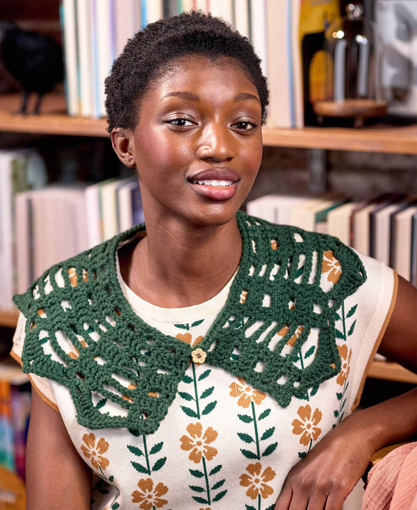 Classic Novel Collar