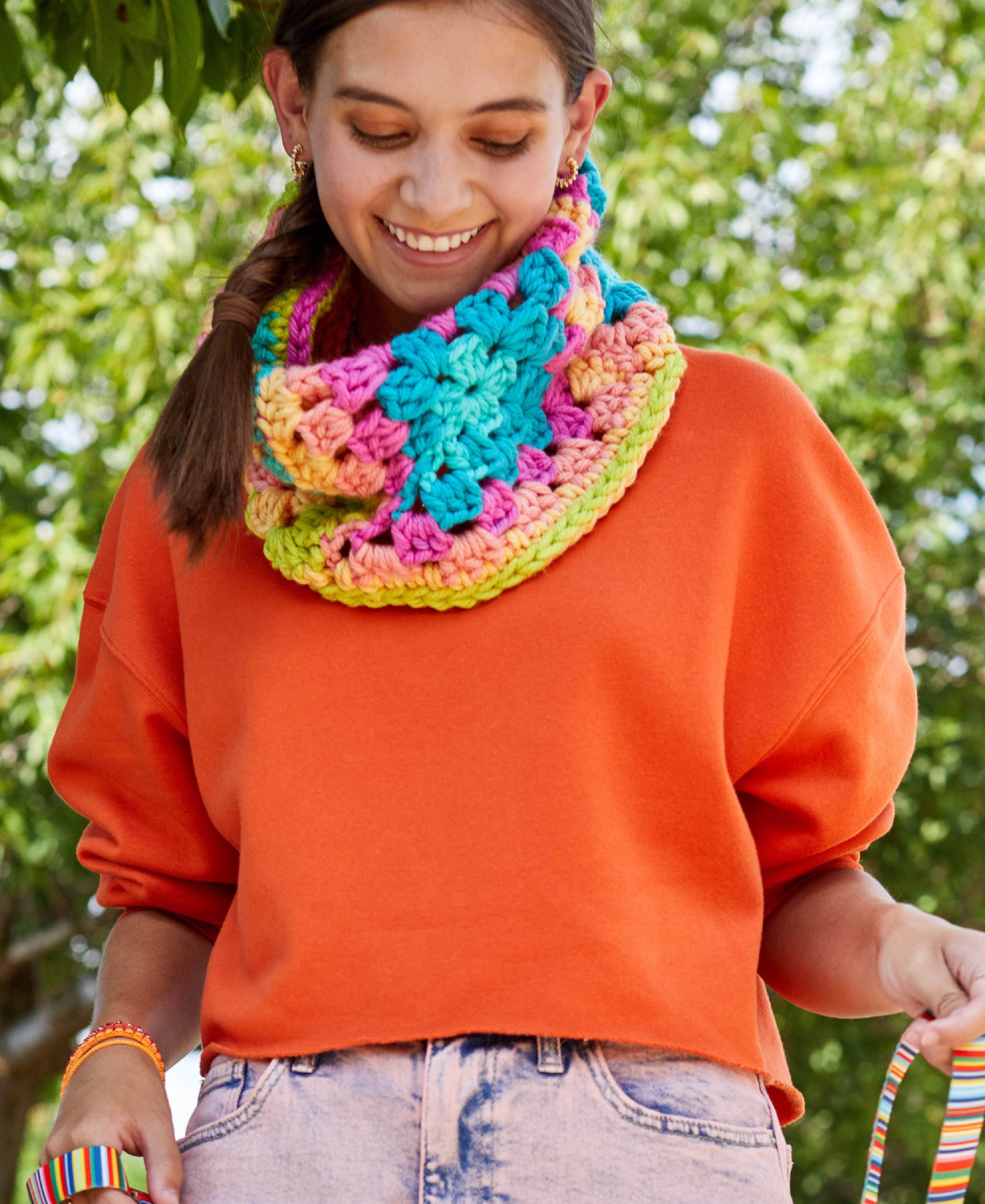 granny-grande-cowl-premier-yarns
