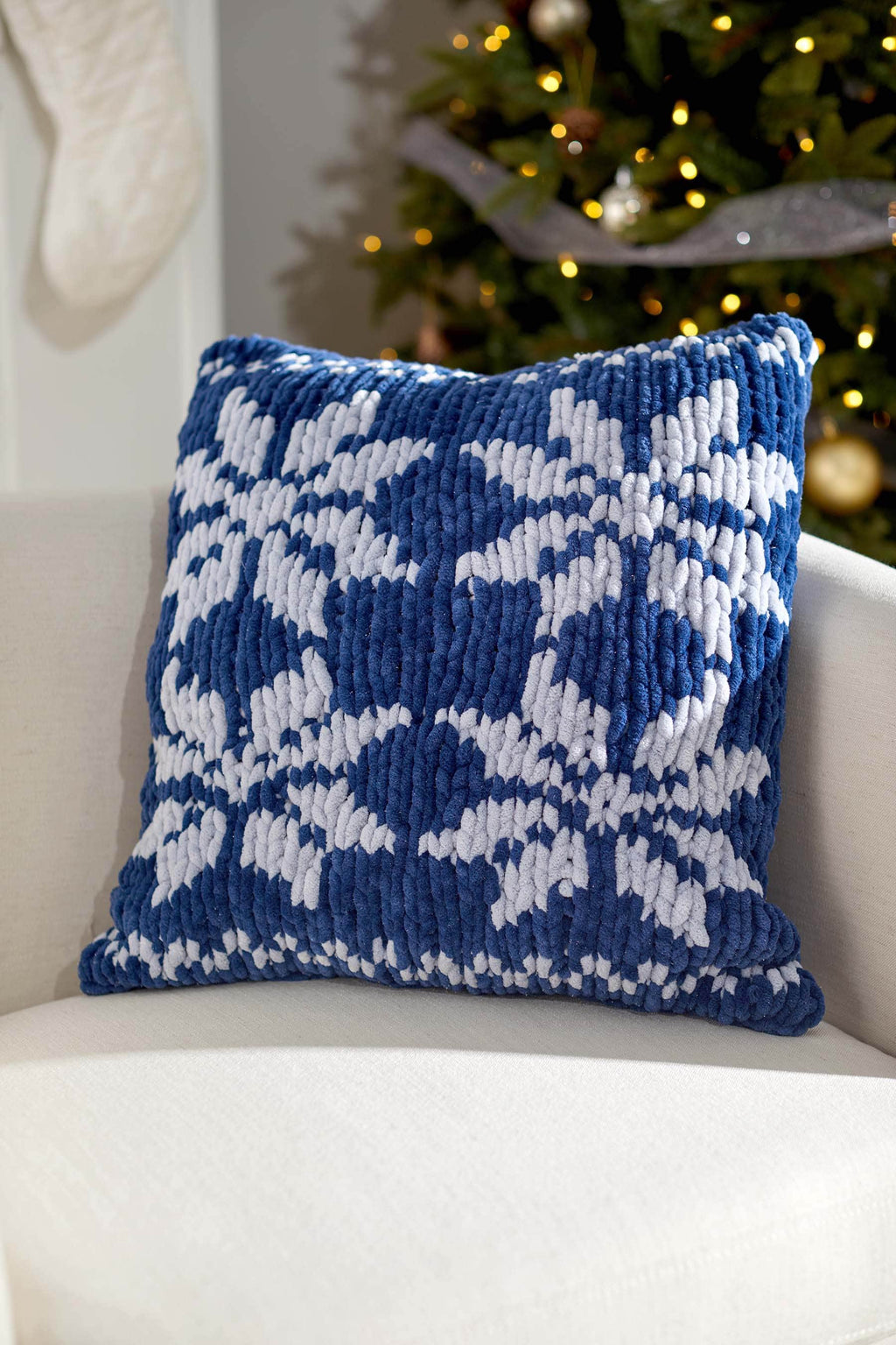 Snowy Night Pillow – Premier Yarns