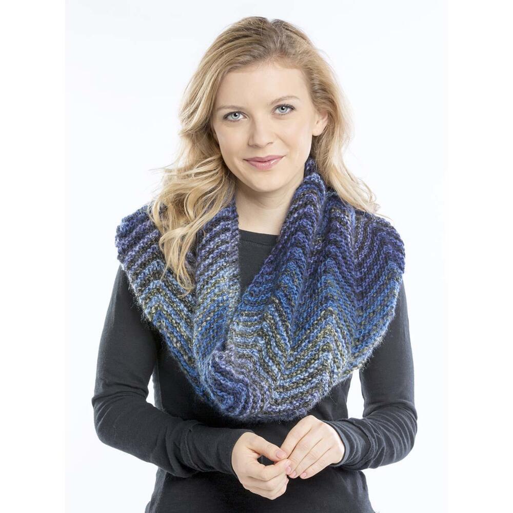 Gradient Waves Cowl – Premier Yarns